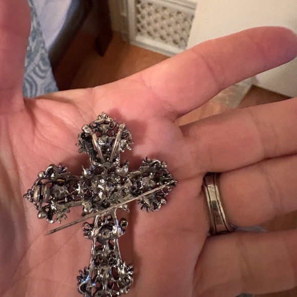 Beautiful Cross can be a necklance or a pin *NEW* - Picture 2 of 2
